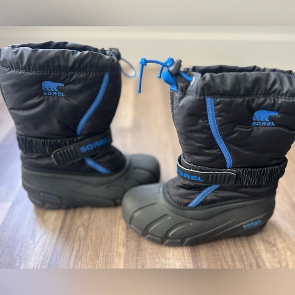 Sorel Other - Sorel Boys Size 2 Black Blue Snow Boots EUC